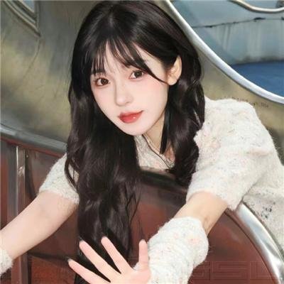 她行走于黑暗中海报